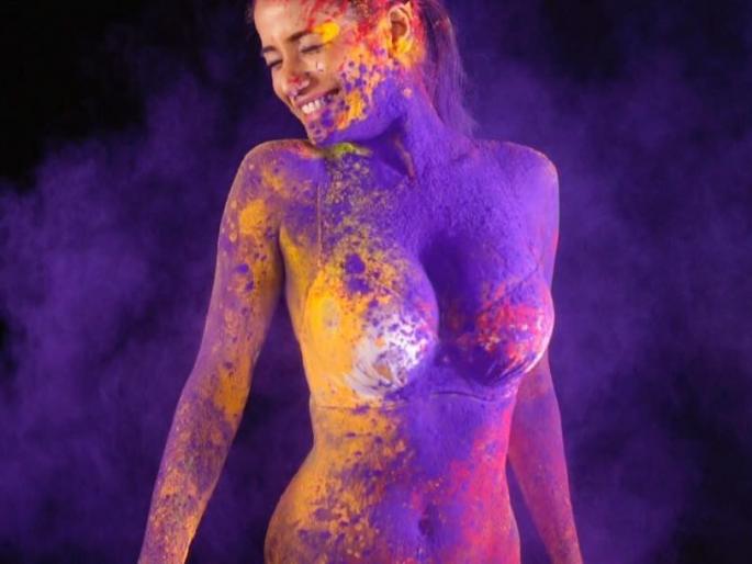 Watch Video: Poonam Pandey gives Holi HOT wishes! | Watch Video : पूनम पांडेने दिल्या होळीच्या HOT शुभेच्छा!