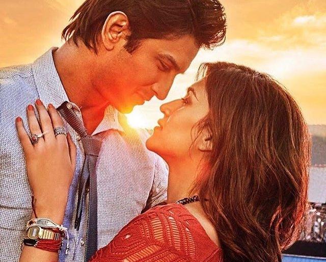 Watch Video: Sushant Singh Rajput and Kryti Sanan's hot video got viral !! | Watch Video : सुशांत सिंग राजपूत अन् क्रिती सॅननचा हॉट व्हिडीओ झाला व्हायरल!!
