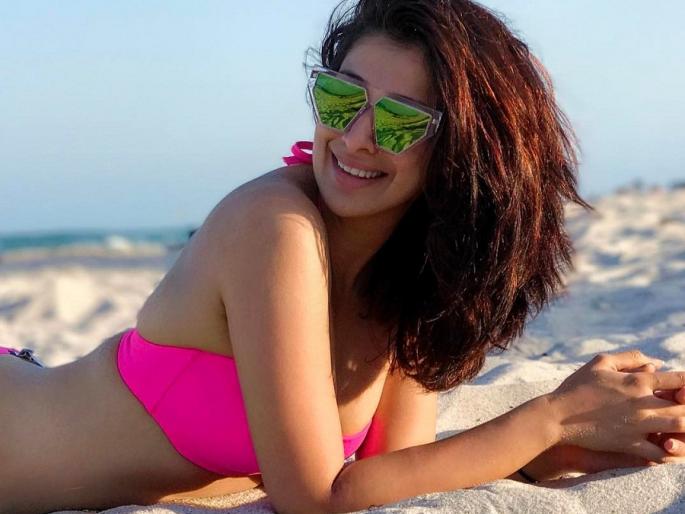 Not only Dhoni, but four other actors have made a mistake by filing the 'Julie 2'! | ​केवळ धोनीचं नाही तर आणखी चौघांना डेट करून चुकलीय ‘जुली2’ची ही अभिनेत्री!