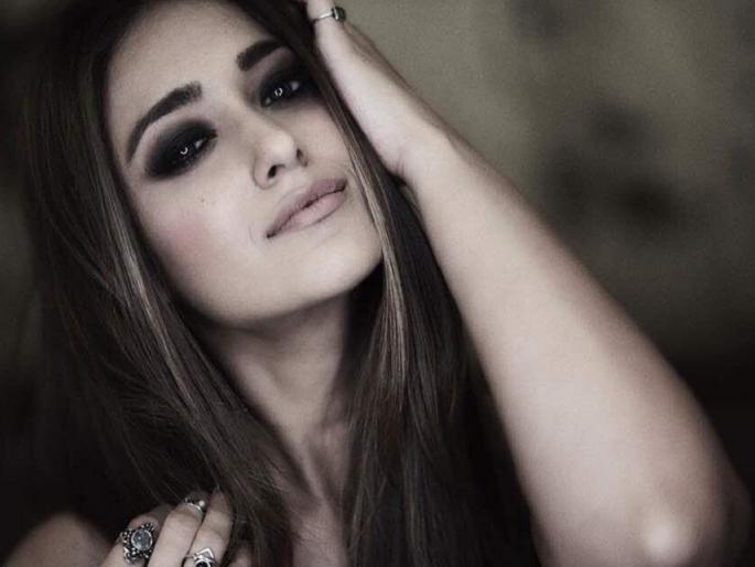 OMG !! Ileana Dikruz looking to leoplock with Boyfriend! | OMG!! ​बॉयफ्रेन्डसोबत ‘लिपलॉक’ करताना दिसली इलियाना डिक्रूज!