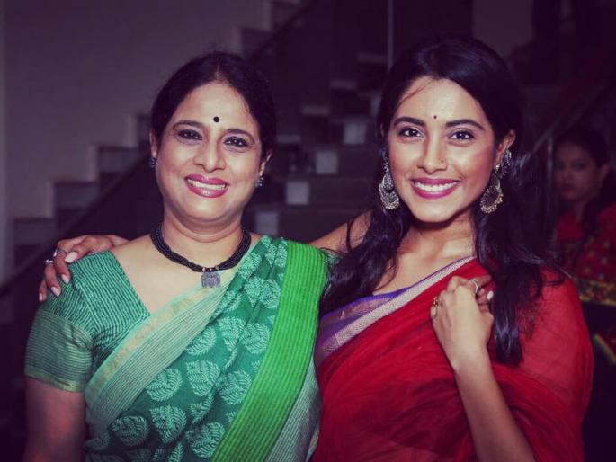 Sakhi Gokhale told Natya Rasika for this reason, know her mother's name, what happened on Twitter | सखी गोखलेने या कारणामुळे नाट्यरसिकाला सांगितले आपल्या आईचे नाव,काय झालं ट्विटरवर जाणून घ्या Sakhi Gokhale told Natya Rasika for this reason, know her mother's name, what happened on Twitter | सखी गोखलेने या कारणामुळे नाट्यरसिकाला सांगितले आपल्या आईचे नाव,काय झालं ट्विटरवर जाणून घ्या