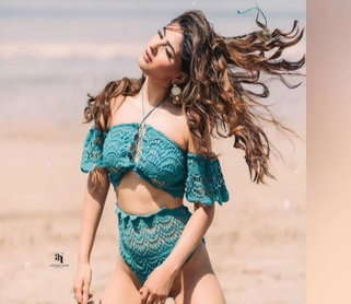 Again, this actress made the clean, bold, glamorous photoshoot done to the fans | पुन्हा या अभिनेत्रीने चाहत्यांना केले क्लीन बोल्ड,ग्लॅमरस अंदाजात केले फोटोशूट Again, this actress made the clean, bold, glamorous photoshoot done to the fans | पुन्हा या अभिनेत्रीने चाहत्यांना केले क्लीन बोल्ड,ग्लॅमरस अंदाजात केले फोटोशूट