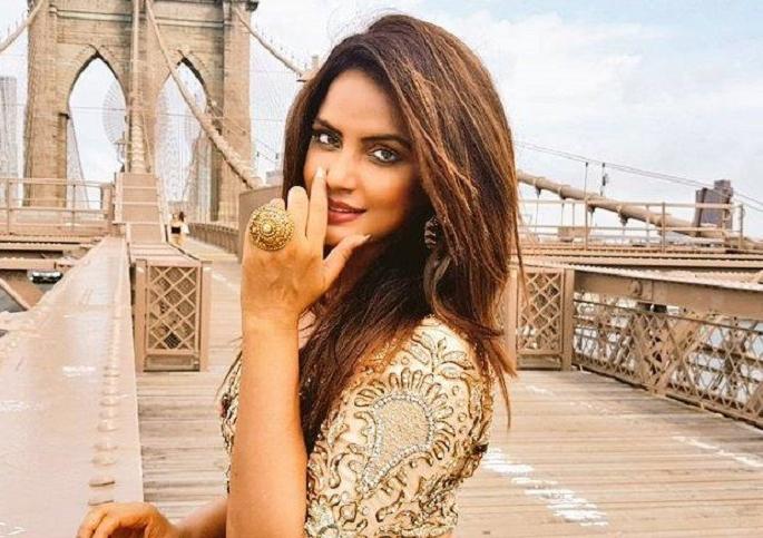 'Oye Lucky Lucky Oye' actress is more bold! | ​आणखीच बोल्ड होऊन परतलीयं ‘ओए लकी लकी ओए’ची ही अभिनेत्री!
