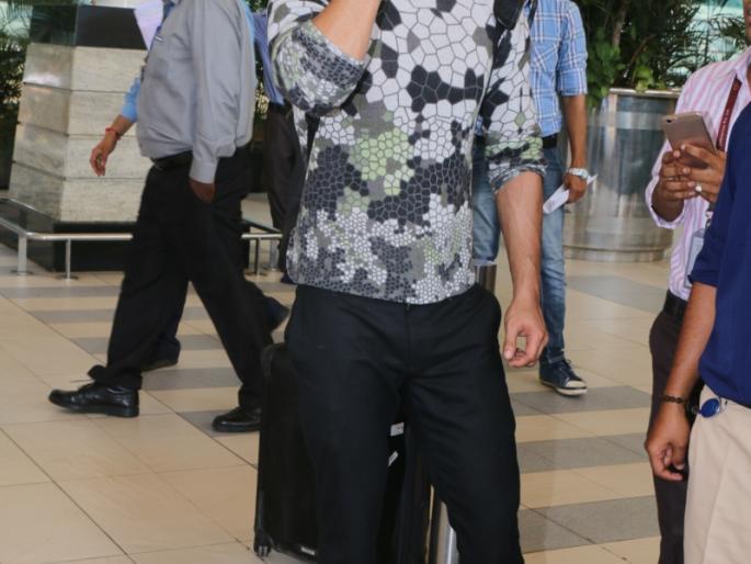 sushant singh rajput busy on phone | sushant singh rajput busy on phone