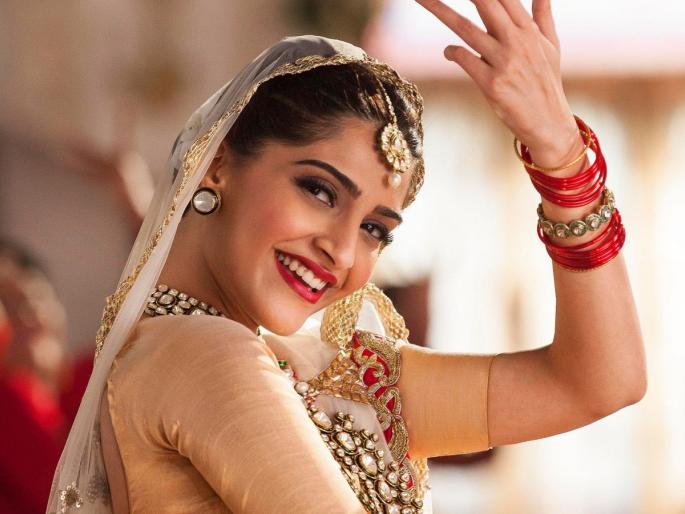 What did Sonam Kapoor say about this from sex to co-star? | को-स्टारसोबत सेक्स करण्यावरून ‘हे’ काय बोलून गेली सोनम कपूर? What did Sonam Kapoor say about this from sex to co-star? | को-स्टारसोबत सेक्स करण्यावरून ‘हे’ काय बोलून गेली सोनम कपूर?