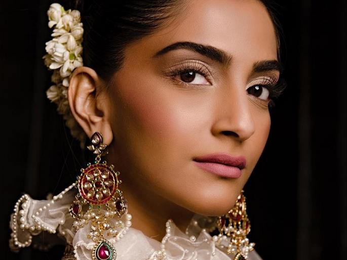 Sankheyon Sonam Kapoor; To get breath, cause trouble! Know what's the reason! | घाबरलीयं सोनम कपूर; श्वास घ्यायला होतोयं त्रास! जाणून घ्या काय आहे कारण! Sankheyon Sonam Kapoor; To get breath, cause trouble! Know what's the reason! | घाबरलीयं सोनम कपूर; श्वास घ्यायला होतोयं त्रास! जाणून घ्या काय आहे कारण!