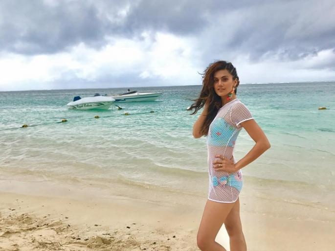 Amy Jackson shared a Bikini photo after a third party! | तापसी पन्नूनंतर एमी जॅक्सननेही शेअर केला बिकिनी फोटो!!