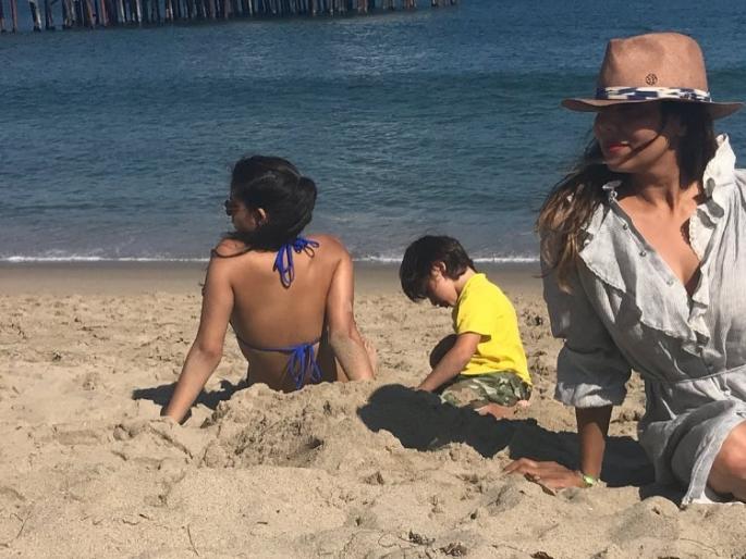 View Pic: Shahrukh Khan's daughter looks like Malini Beach! | View Pic : मालिबू बीचवर शाहरूख खानची मुलगी सुहानाचा दिसला बोल्ड अंदाज !