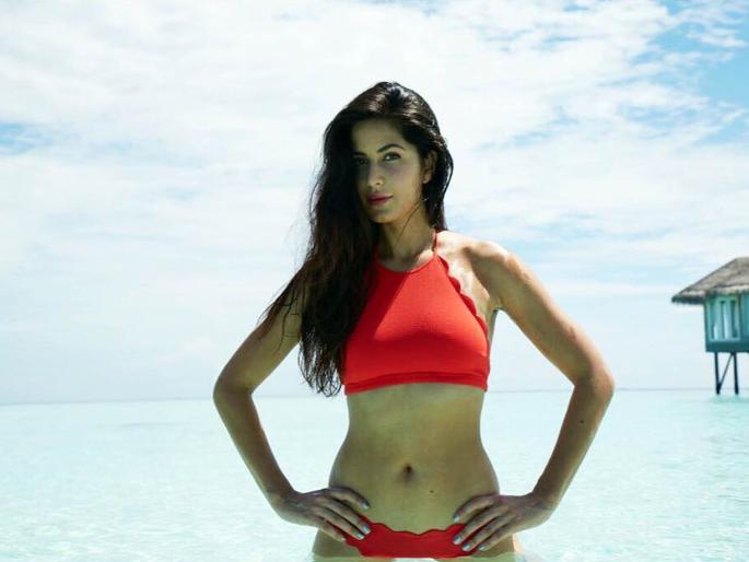 Katrina Kaif has shared the red bikini seagulled photo !! | कॅटरिना कैफने इन्स्टावर शेअर केला रेड बिकिनीतील सिजलिंग फोटो!!