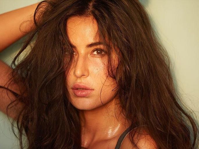 Katrina Kaifcha in 44 degree temperature will make you look wounded! | ४४ डिग्री तपमानातील कॅटरिना कैफचा हा लूक करेल तुम्हाला घायाळ!