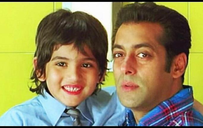 Salman-Aamir's son Ancrine; Brought to the big stars in the new avatar! | मोठा झाला सलमान-आमिरचा आॅनस्क्रिन मुलगा; नव्या अवतारात मोठमोठ्या स्टार्सला देतोय टक्कर! Salman-Aamir's son Ancrine; Brought to the big stars in the new avatar! | मोठा झाला सलमान-आमिरचा आॅनस्क्रिन मुलगा; नव्या अवतारात मोठमोठ्या स्टार्सला देतोय टक्कर!