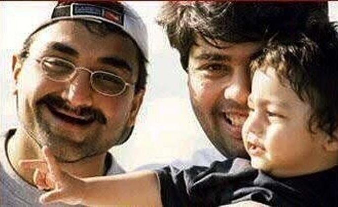 Shah Rukh Khan's Lucky Charm seen in Karan Johar's 18-year-old photo! | करण जोहरने शेअर केलेल्या १८ वर्षांपूर्वीच्या फोटोत दिसतोय शाहरूख खानचा लकी चार्म! Shah Rukh Khan's Lucky Charm seen in Karan Johar's 18-year-old photo! | करण जोहरने शेअर केलेल्या १८ वर्षांपूर्वीच्या फोटोत दिसतोय शाहरूख खानचा लकी चार्म!