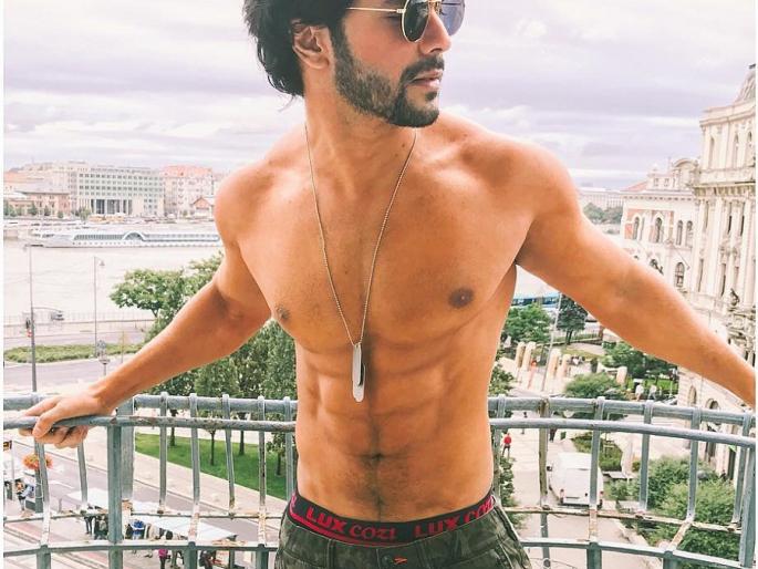 OMG !! Varun Dhawan gets shoved with shirtless photo and underwear | OMG!! शेअर केला शर्टलेस फोटो अन् ‘अंडरवीअर’वरून ट्रोल झाला वरूण धवन!