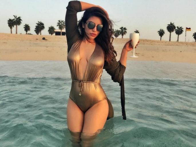 Shama Sikandar's bikini photos show fire on social media, see photos! | शमा सिकंदरच्या बिकिनी फोटोंनी सोशल मीडियावर लावली आग, पहा फोटो!