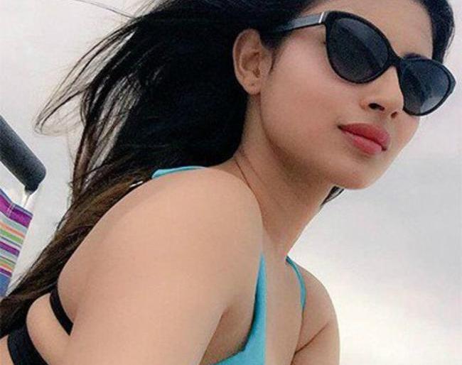 Wondering about this hot photo of Mouni Rau! | मौनी रॉयचे हे hot फोटो पाहून व्हाल थक्क ! Wondering about this hot photo of Mouni Rau! | मौनी रॉयचे हे hot फोटो पाहून व्हाल थक्क !