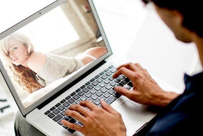 OMG: Husband calls for 'porn', wife goes to Supreme court! | ​OMG : पती ‘पॉर्न’च्या आहारी, पत्नीची सुप्रीम कोर्टात धाव !