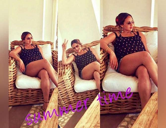 Pregnant Isha Deolal shared photos at Summer Outfit !! | गर्भवती ईशा देओलने समर आउटफिटमधील फोटो केला शेअर!!