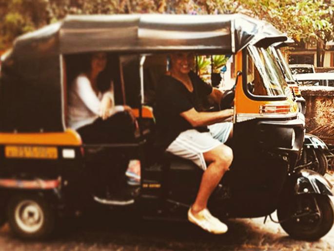 Akshakumar became a very good autorickshaw driver; But would he have made a great excursion? | अक्षयकुमार बनला चक्क आॅटोरिक्षा ड्रायव्हर; पण त्याने कोणाला बरं सैर घडविली असेल? Akshakumar became a very good autorickshaw driver; But would he have made a great excursion? | अक्षयकुमार बनला चक्क आॅटोरिक्षा ड्रायव्हर; पण त्याने कोणाला बरं सैर घडविली असेल?