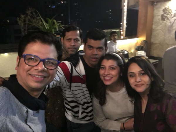 'Ye Re Ye Re Money' is seen in the celebration of celebration of celebration of movie, Anand celebrated | 'ये रे ये रे पैसा' सिनेमाचे कलाकार दिसले सेलिब्रेशन मुडमध्ये,असा साजरा केला आनंद 'Ye Re Ye Re Money' is seen in the celebration of celebration of celebration of movie, Anand celebrated | 'ये रे ये रे पैसा' सिनेमाचे कलाकार दिसले सेलिब्रेशन मुडमध्ये,असा साजरा केला आनंद