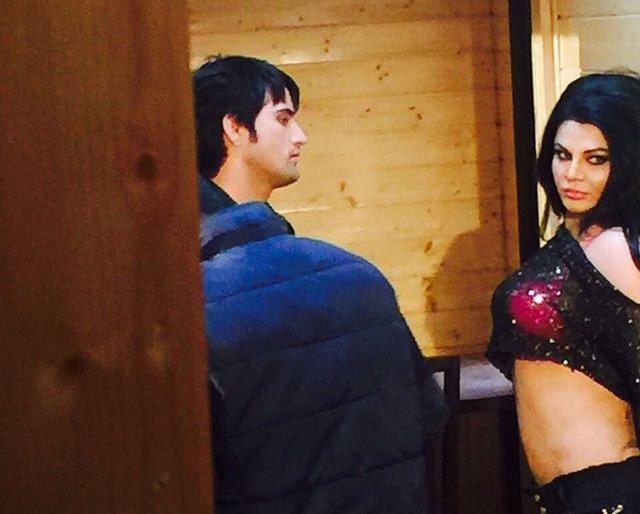 Rakhi Sawant's 'These' photos caused a social upheaval on social media, see photo! | राखी सावंतच्या ‘या’ फोटोंमुळे सोशल मीडियावर उडाली खळबळ, पाहा फोटो! Rakhi Sawant's 'These' photos caused a social upheaval on social media, see photo! | राखी सावंतच्या ‘या’ फोटोंमुळे सोशल मीडियावर उडाली खळबळ, पाहा फोटो!