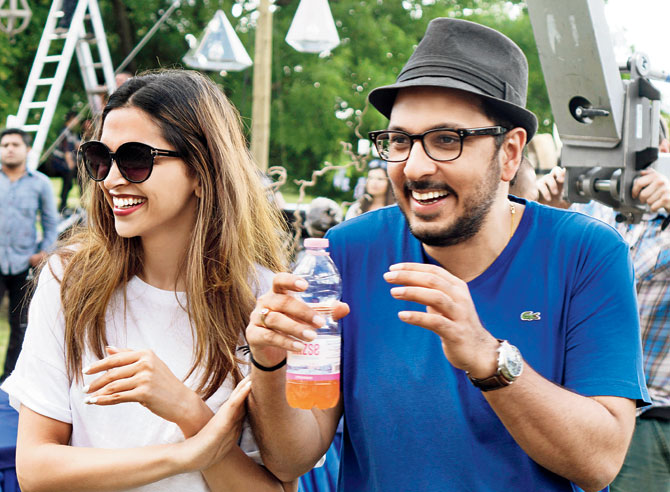 Deepika Padukone director Dinesh Vijan went on! | दीपिका पादुकोण दिग्दर्शक दिनेश विजानवर झाली फिदा! Deepika Padukone director Dinesh Vijan went on! | दीपिका पादुकोण दिग्दर्शक दिनेश विजानवर झाली फिदा!