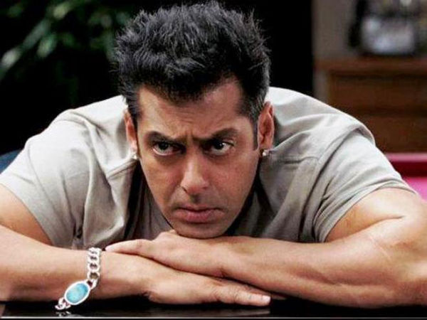 Bigg Boss: Swami Omne plays the role of Salman Khan | बिग बॉस : स्वामी ओमने वाजविली सलमानच्या कानाखाली Bigg Boss: Swami Omne plays the role of Salman Khan | बिग बॉस : स्वामी ओमने वाजविली सलमानच्या कानाखाली