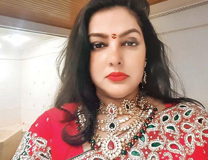 Rs 2,000 crore drug case: Court orders Mamta Kulkarni against non-bailable arrest warrant! | Rs 2,000 crore drug case : न्यायालयाने ममता कुलकर्णीविरोधात बजावले अजामीनपात्र अटक वॉरंट! Rs 2,000 crore drug case: Court orders Mamta Kulkarni against non-bailable arrest warrant! | Rs 2,000 crore drug case : न्यायालयाने ममता कुलकर्णीविरोधात बजावले अजामीनपात्र अटक वॉरंट!