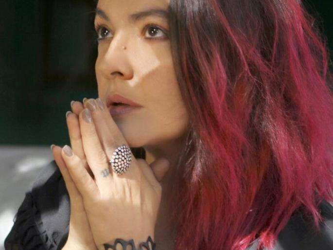 Let her live her life ... Bolly Pooja Bhatt so strongly asked about this? | तिला तिचे आयुष्य जगू द्या ना...! कुणाबद्दल इतक्या कळकळीने बोलली पूजा भट्ट?