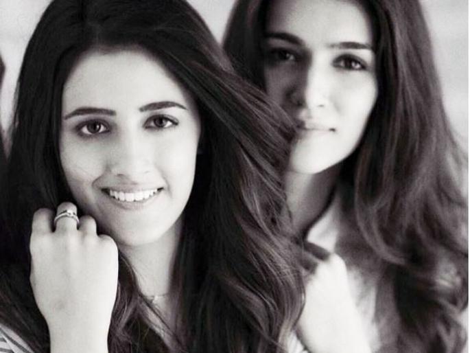 SEE PICS: Kitty Sainan's younger sister Nupur paid tribute !! | SEE PICS : क्रिती सॅननची धाकटी बहीण नूपुरच्या पहा अदा!! SEE PICS: Kitty Sainan's younger sister Nupur paid tribute !! | SEE PICS : क्रिती सॅननची धाकटी बहीण नूपुरच्या पहा अदा!!