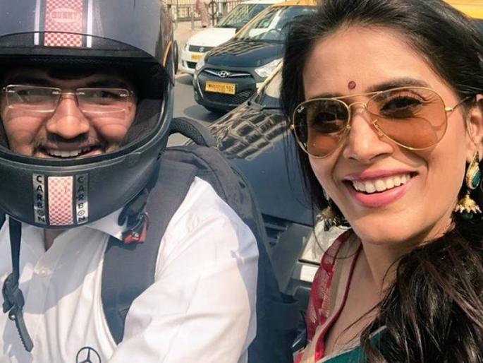 Mumbai's traffic congestion hit Sonali, but Sonal got rid of 'Sakul' because of her | मुंबईच्या वाहतूक कोंडीचा सोनालीला बसला फटका,मात्र ‘त्या’च्यामुळे सोनालीची झाली ‘सोकुल’ सुटका Mumbai's traffic congestion hit Sonali, but Sonal got rid of 'Sakul' because of her | मुंबईच्या वाहतूक कोंडीचा सोनालीला बसला फटका,मात्र ‘त्या’च्यामुळे सोनालीची झाली ‘सोकुल’ सुटका