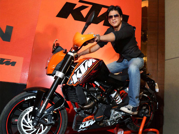 SRK's love for 'Harley Davidson' | शाहरुखचे प्रेम 'हार्ले डेव्हीडसन'