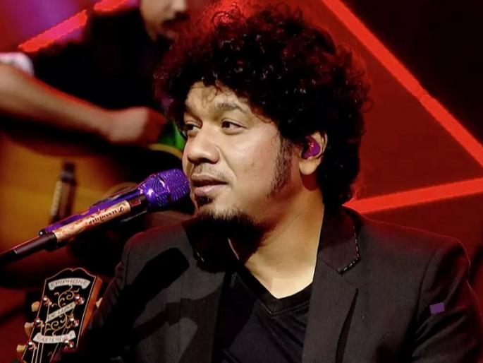 VIDEO: Singer Papon Turning! Kiss the contender girl in a reality show wrongly! | VIDEO: सिंगर पपॉन अडचणीत! रिअॅलिटी शोमध्ये स्पर्धक मुलीला चुकीच्या पद्धतीने केले किस! VIDEO: Singer Papon Turning! Kiss the contender girl in a reality show wrongly! | VIDEO: सिंगर पपॉन अडचणीत! रिअॅलिटी शोमध्ये स्पर्धक मुलीला चुकीच्या पद्धतीने केले किस!