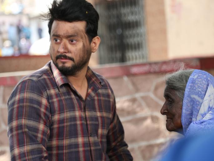 Practices ring in the beggar movie 'Magoo how I' | भिकारी सिनेमातील 'मागू कसा मी' गाण्याचे बनले प्रॅक्टीस साँग