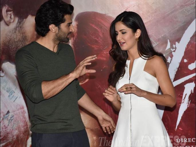 Vitrell video promotion of 'Fitoor' cinema | 'फितूर' सिनेमाच्या प्रमोशनचा व्हिडिओ व्हायरल Vitrell video promotion of 'Fitoor' cinema | 'फितूर' सिनेमाच्या प्रमोशनचा व्हिडिओ व्हायरल