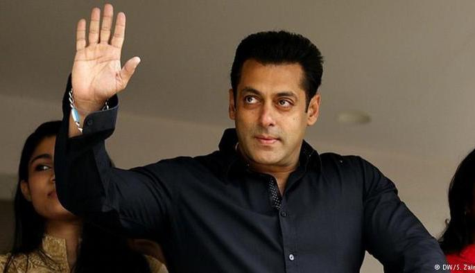 Finally Salman Khan was released | अखेर सलमान खान सुटला Finally Salman Khan was released | अखेर सलमान खान सुटला