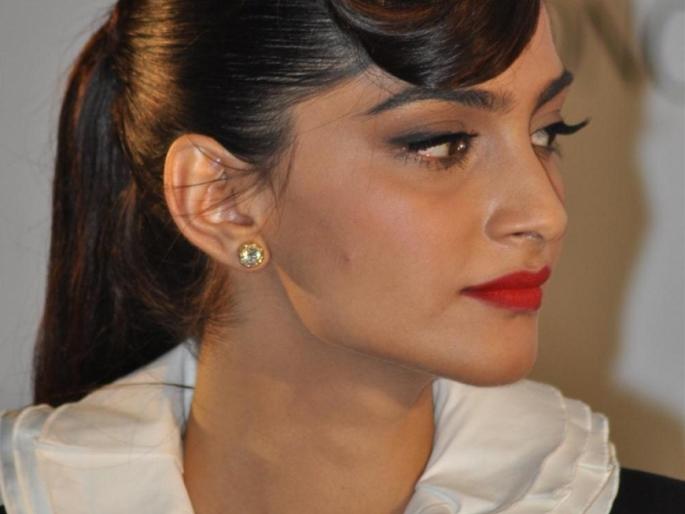 These Bollywood actresses will be eyeing their hairstyles | या बॉलिवूड अभिनेत्रींच्या हेअर स्टाइल ठरल्या लक्षवेधी
