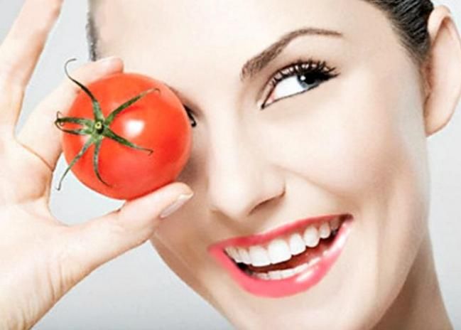 BEAUTY TIPS: Drying tomatoes on the face, beauty opens! | BEAUTY TIPS : ​चेहऱ्यावर टोमॅटो घासल्याने खुलते सौंदर्य !