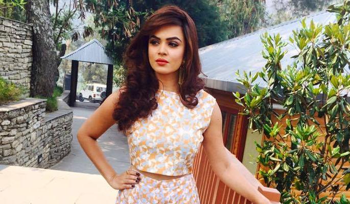 Actor has revealed that the 'Bigg Boss' is stigmatized as a lesbian; Said, 'I married a man, did you?' | ‘बिग बॉस’मध्ये लेस्बियन असल्याचा कलंक लागलेल्या ‘या’ अभिनेत्रीने केला खुलासा; म्हटले, ‘मी एका पुरुषाबरोबर लग्न केले अन्...?’ Actor has revealed that the 'Bigg Boss' is stigmatized as a lesbian; Said, 'I married a man, did you?' | ‘बिग बॉस’मध्ये लेस्बियन असल्याचा कलंक लागलेल्या ‘या’ अभिनेत्रीने केला खुलासा; म्हटले, ‘मी एका पुरुषाबरोबर लग्न केले अन्...?’