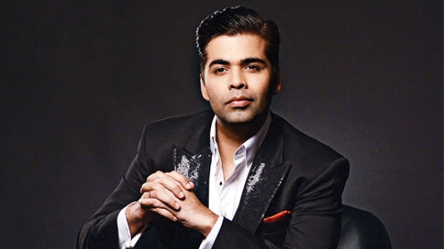 Karan Johar to get the first sex experience! | पहिला सेक्सुअल अनुभव घेण्यासाठी करण जोहरला द्यावे लागले पैसे!
