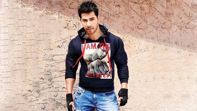 Fan threatens women; Varun Dhawan reached police station, read what is the matter! | महिला फॅनने दिली धमकी; वरुण धवनने गाठले पोलीस ठाणे, वाचा काय आहे प्रकरण ! Fan threatens women; Varun Dhawan reached police station, read what is the matter! | महिला फॅनने दिली धमकी; वरुण धवनने गाठले पोलीस ठाणे, वाचा काय आहे प्रकरण !