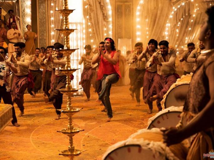 Judwaa 2 Song: Listen, Ganapati Bappa Moraya; Make me bother ..! Varun Dhawan's complaint to God! | Judwaa 2 Song : सुनो, गणपति बप्पा मोरया; परेशान करे मुझे छोरियाँ..! वरूण धवनची बाप्पापुढे गोड तक्रार!! Judwaa 2 Song: Listen, Ganapati Bappa Moraya; Make me bother ..! Varun Dhawan's complaint to God! | Judwaa 2 Song : सुनो, गणपति बप्पा मोरया; परेशान करे मुझे छोरियाँ..! वरूण धवनची बाप्पापुढे गोड तक्रार!!