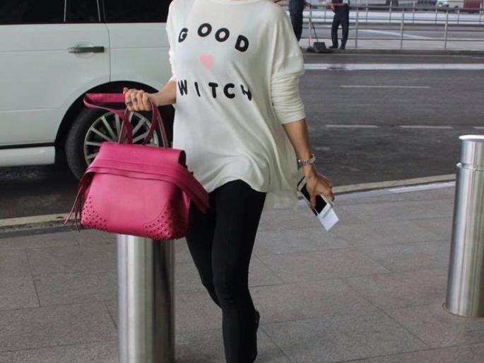 What's wrong with Jacqueline's bag? | जॅकलिनच्या बॅगेत दडलंय काय? What's wrong with Jacqueline's bag? | जॅकलिनच्या बॅगेत दडलंय काय?