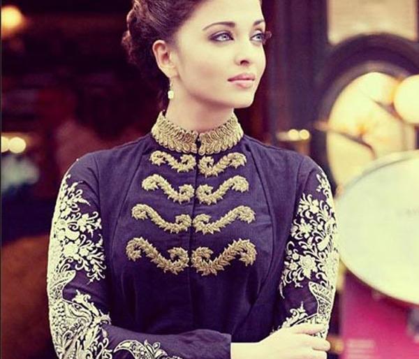 Aishwarya with students? | विद्यार्थ्यांसोबत थिरकली ऐश्वर्या? Aishwarya with students? | विद्यार्थ्यांसोबत थिरकली ऐश्वर्या?