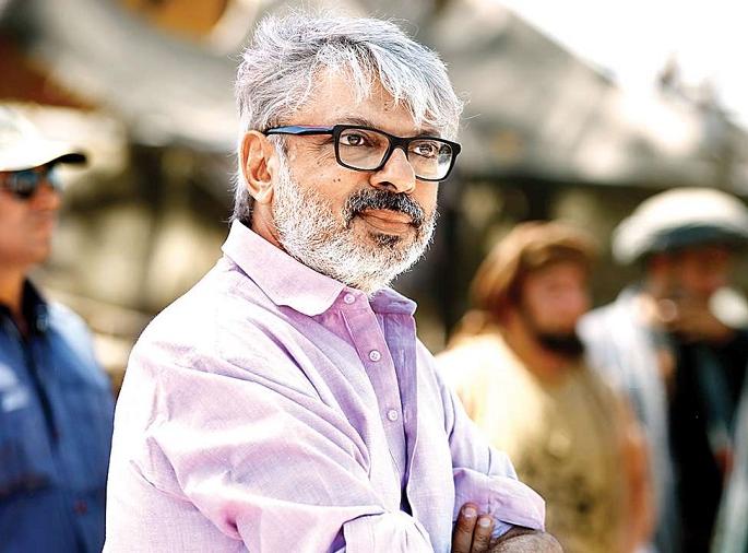 I feel as if my kids are attacking ....! Sanjay Leela Bhansali talks on 'Padmavat' debate !! | जणू माझ्या मुलांवर हल्ला होतोय, असे मला वाटत होते.... ! ‘पद्मावत’ वादावर बोलले संजय लीला भन्साळी !! I feel as if my kids are attacking ....! Sanjay Leela Bhansali talks on 'Padmavat' debate !! | जणू माझ्या मुलांवर हल्ला होतोय, असे मला वाटत होते.... ! ‘पद्मावत’ वादावर बोलले संजय लीला भन्साळी !!