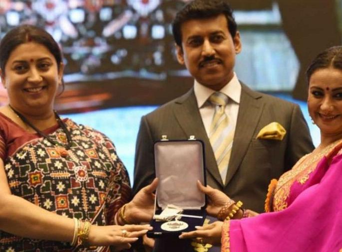 Winners of National Film Awards await! No one came after a month and a half after getting medal !! | राष्ट्रीय चित्रपट पुरस्कारांना विजेत्यांची प्रतीक्षा! दीड महिन्यानंतरही कुणीच आले नाही मेडल घ्यायला!! Winners of National Film Awards await! No one came after a month and a half after getting medal !! | राष्ट्रीय चित्रपट पुरस्कारांना विजेत्यांची प्रतीक्षा! दीड महिन्यानंतरही कुणीच आले नाही मेडल घ्यायला!!