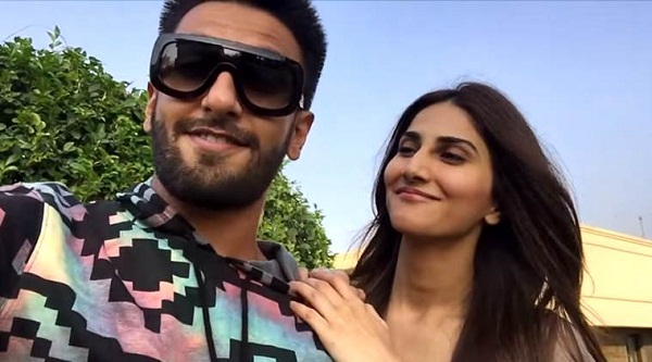 Ranveer-Wani fell in love colors! | रणवीर-वाणी प्रेमाच्या रंगांत रंगले! Ranveer-Wani fell in love colors! | रणवीर-वाणी प्रेमाच्या रंगांत रंगले!