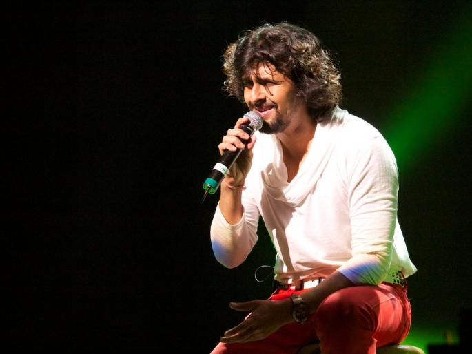Sonu Nigam's controversial tweets; Netizens anger! | सोनू निगमचे वादग्रस्त tweets; नेटिझन्सचा संताप! Sonu Nigam's controversial tweets; Netizens anger! | सोनू निगमचे वादग्रस्त tweets; नेटिझन्सचा संताप!