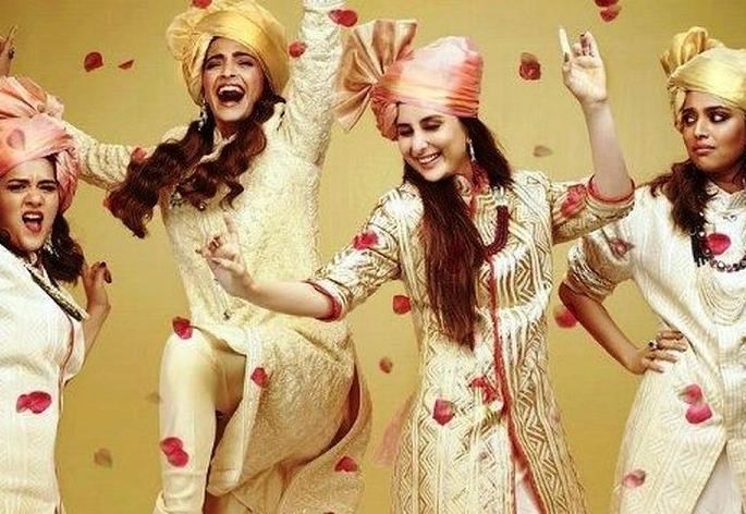 Kareena Kapoor's 'comeback'! 'Veer The Wedding' hit by Hollywood! | करिना कपूरची ‘वापसी’ लांबली ! ‘वीरे दी वेडिंग’ने घेतला हॉलिवूडपटाचा धसका!! Kareena Kapoor's 'comeback'! 'Veer The Wedding' hit by Hollywood! | करिना कपूरची ‘वापसी’ लांबली ! ‘वीरे दी वेडिंग’ने घेतला हॉलिवूडपटाचा धसका!!