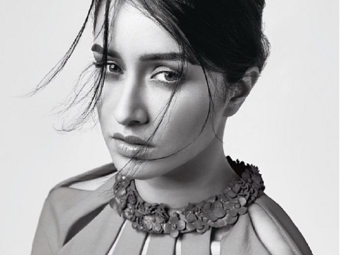 Awaiting the demand of Shraddha Kapoor's fans; I want your autograph on my left carcinogen! | श्रद्धा कपूरच्या चाहत्याची अजब मागणी; मला माझ्या डाव्या किडणीवर तुझा आॅटोग्राफ हवाय! Awaiting the demand of Shraddha Kapoor's fans; I want your autograph on my left carcinogen! | श्रद्धा कपूरच्या चाहत्याची अजब मागणी; मला माझ्या डाव्या किडणीवर तुझा आॅटोग्राफ हवाय!