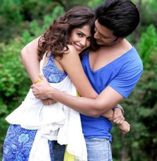 Husband Ritesh's service to wife Genelia? | पती रितेश करतोय पत्नी जेनेलियाची सेवा? Husband Ritesh's service to wife Genelia? | पती रितेश करतोय पत्नी जेनेलियाची सेवा?